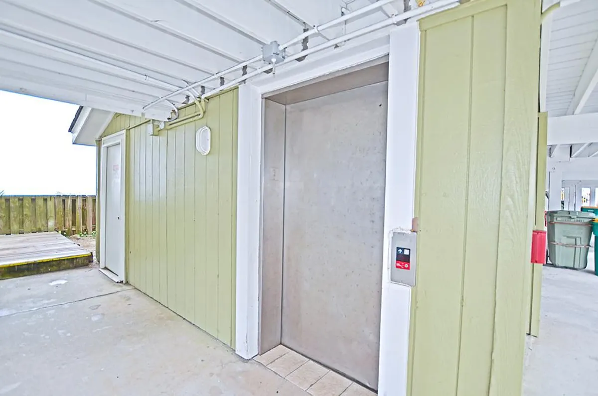 The interior shot spotlights the building’s elevator, accented by a green wall and tiled flooring. It creates an inviting, practical atmosphere and demonstrates the smooth transitions available for guests moving between floors, especially during check-in or when carrying luggage.